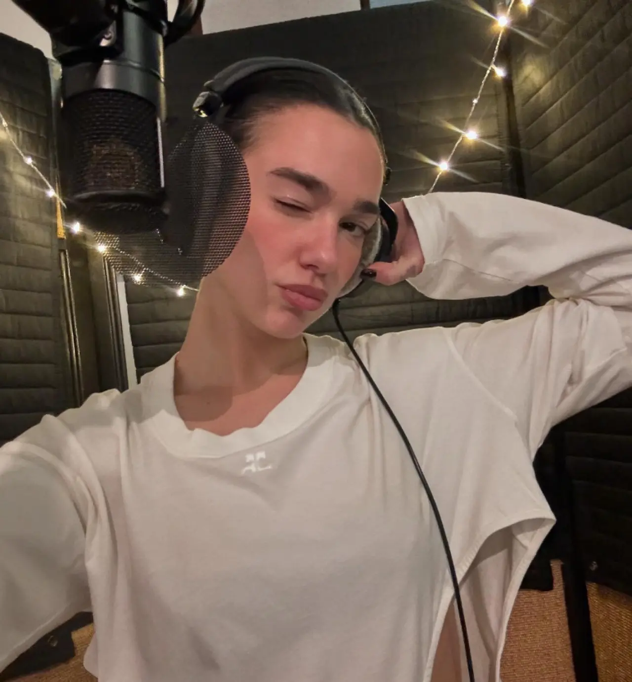 Pop Kraliçesi Geri Dönüyor: Dua Lipa’nın Yeni Albüm Sinyali Heyecan Yarattı! 1