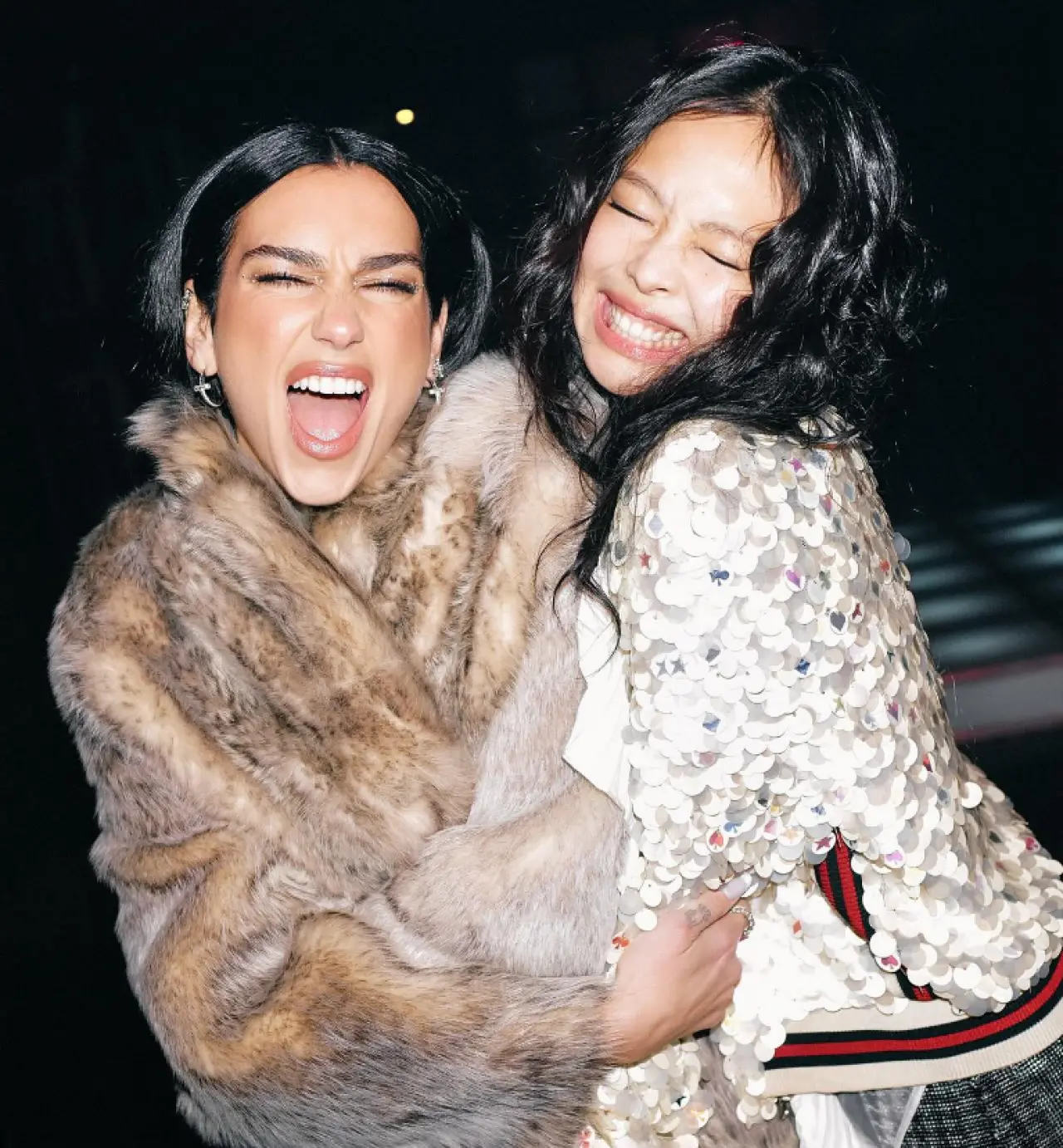 Dua Lipa ve Jennie’den Yıldız Gibi Parlayan Düet: "Handlebars" Klip ve Şarkı Sözleri Yayında! 3