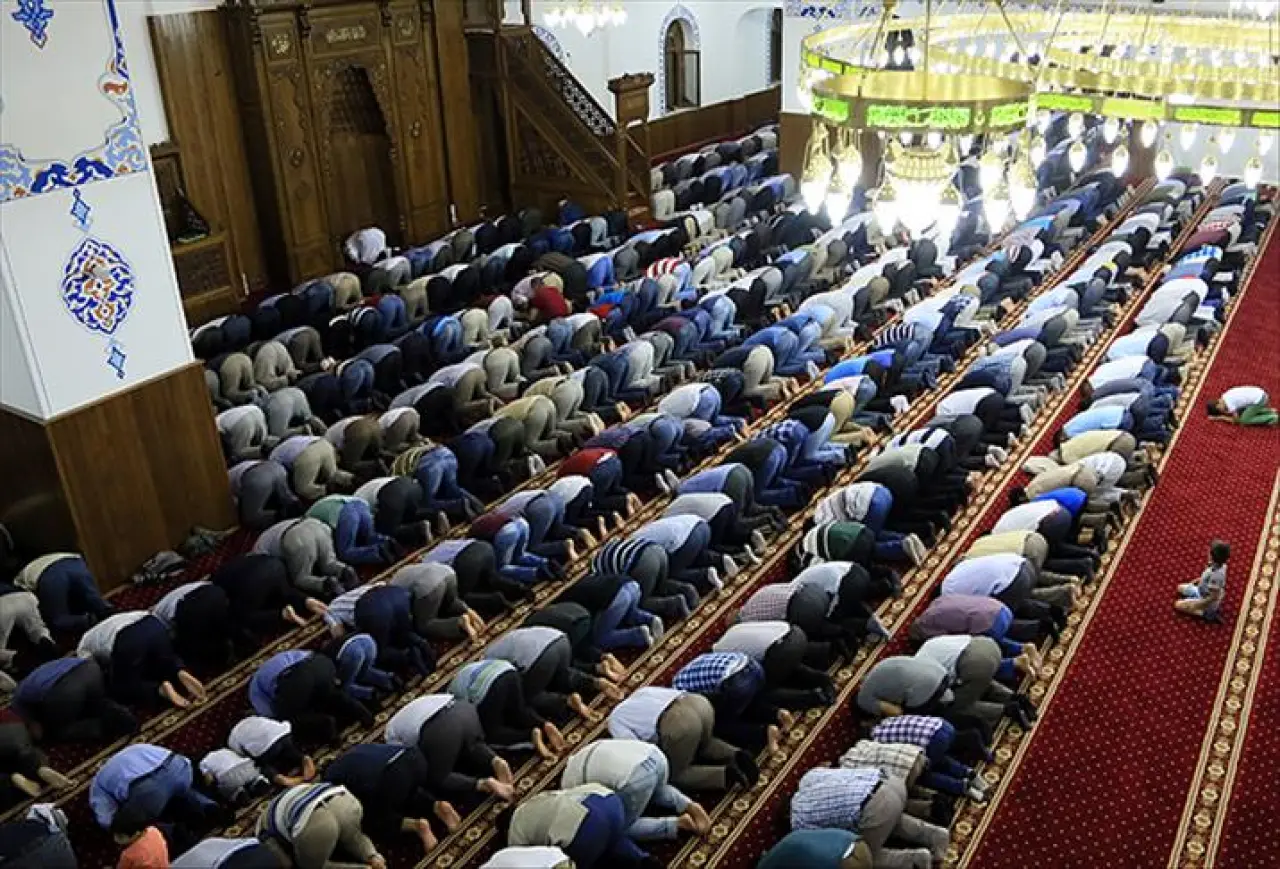 İstanbul’da 4 Mart 2025 Ezan Saatleri: İftar Saat Kaçta, Akşam Ezanı Saati? 3