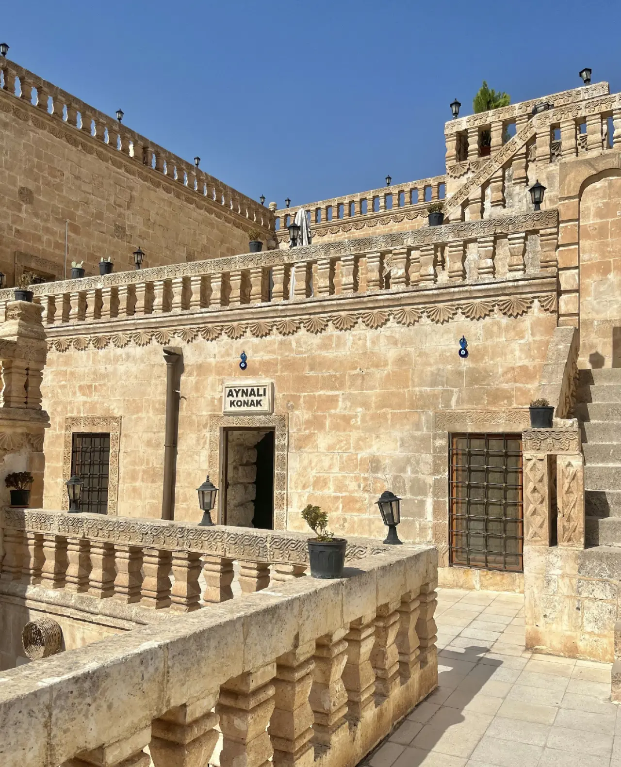 Taş evleri, sokakları ve tarihi mekânlarıyla: Mardin 12