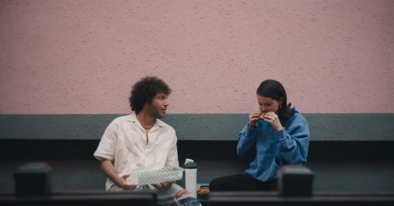 Ünlü Şarkıcı Selena Gomez'den İtiraf Gibi Şarkı: "Younger And Hotter Than Me" Yayında! 1