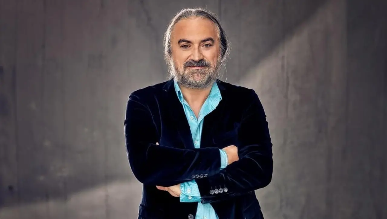 Volkan Konak Kimdir? Türk Halk Müziğinin Güçlü Sesi - Burcu, Lakabı, Aslen Nereli, Kaç Yaşında, kaç albüm çıkardı? 7