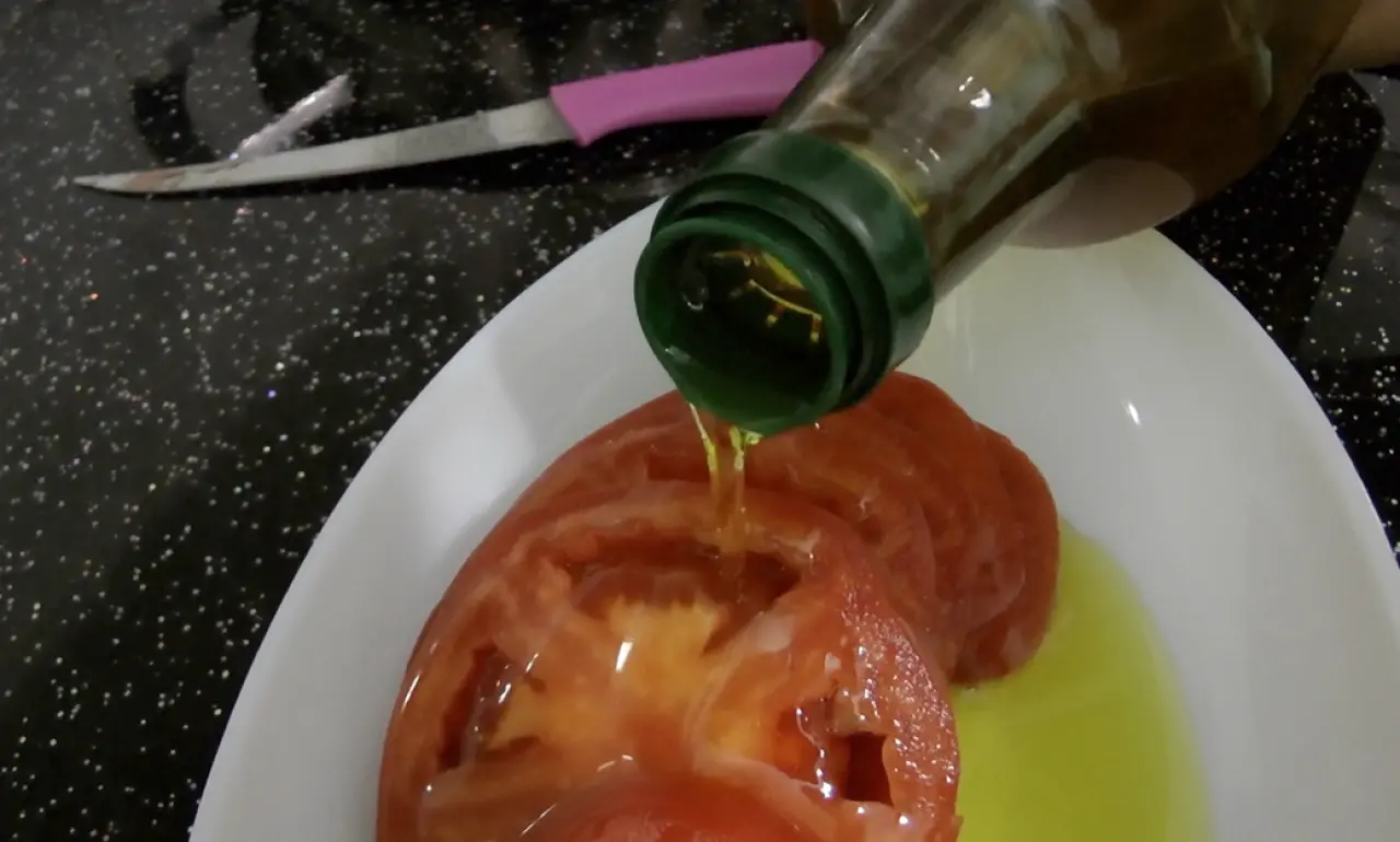 Zeytinyağı Nasıl Saklanmalı, Tenekede Zeytinyağı Saklamak Zararlı mı? Bilimsel Uyarı Geldi 4