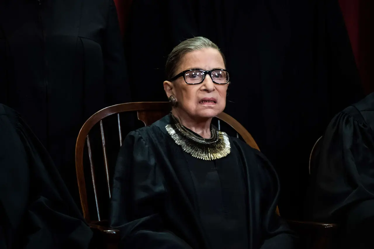 Dünya Kadınlar Günü’nde Onu Anıyoruz: Feminist İkon Ruth Bader Ginsburg Cübbesiyle Tarihi Değiştirdi! 1