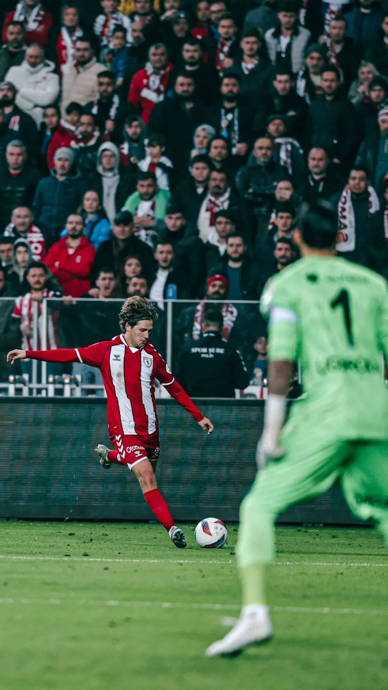 Carlo Holse Kimdir, Nereli, Kaç Yaşında, Hangi Takımlarda Oynadı, Mevkisi ve Piyasa Değeri? 5