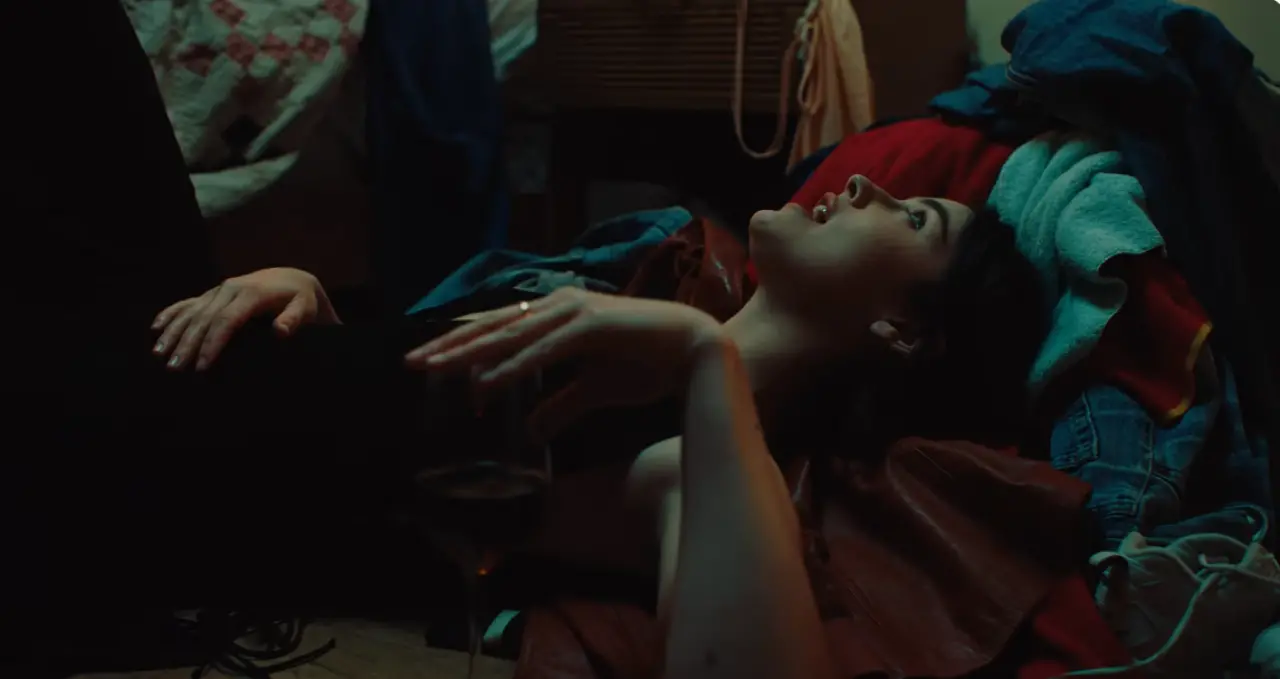 Gracie Abrams’ın “Risk” Şarkısı Kalpleri Fethetti: İşte 10 Milyon İzlenmenin Arkasındaki Hikaye! 1