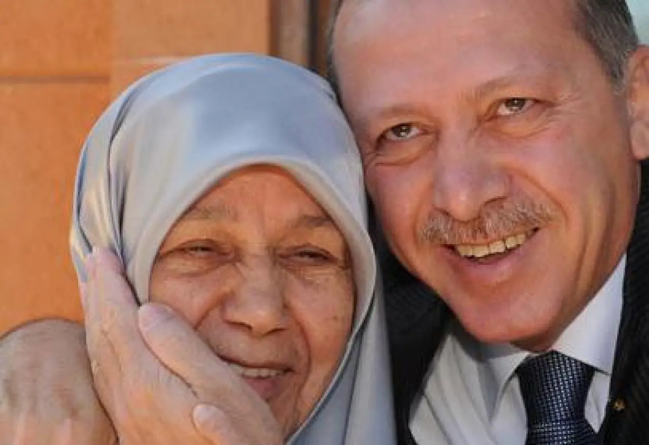 Siyasi provokasyon ahlak sınırlarını aştı: Cumhurbaşkanı Erdoğan'ın merhum annesine küfürler edildi 5