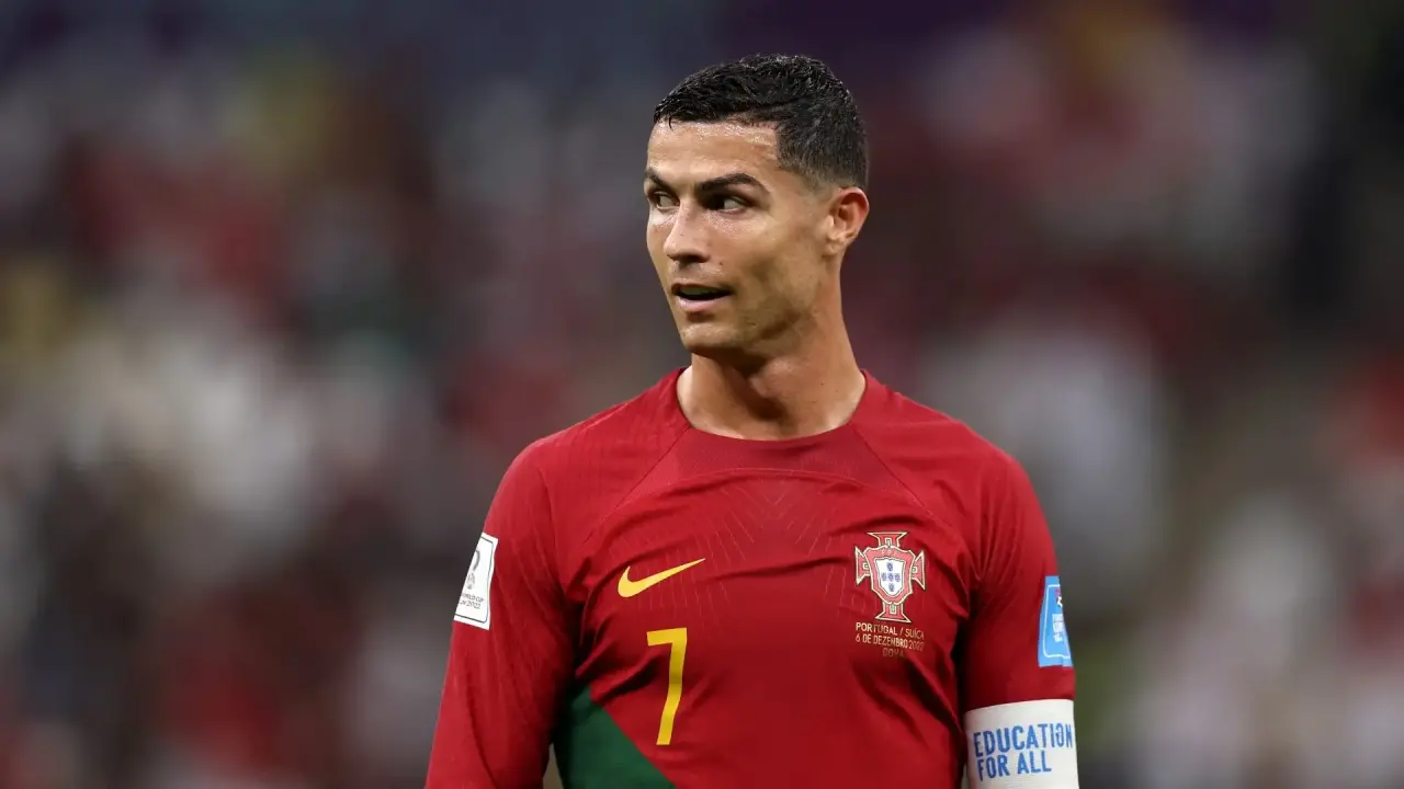 Cristiano Ronaldo 40 Yaşında Yeni Bir Dünya Rekoru Kırdı! Adı Guinness Rekorlar Kitabının Her Köşesinde Yazılı 5