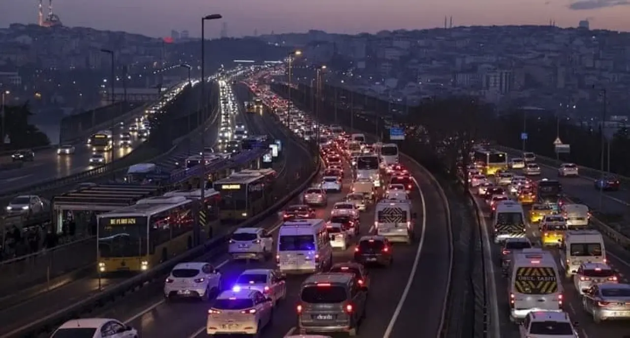 İstanbul’da Bayram Trafiği Felç! O Güzergahlardan Sakın Geçmeyin! 5