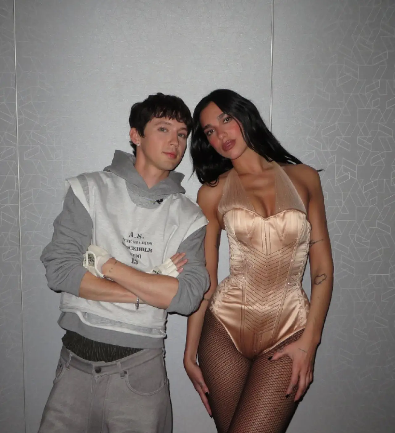 Melbourne Sahnesinde Sürpriz An: Dua Lipa “Rush”ı Troye Sivan’la Söyledi, Bu Konser Tarihe Geçti! 3