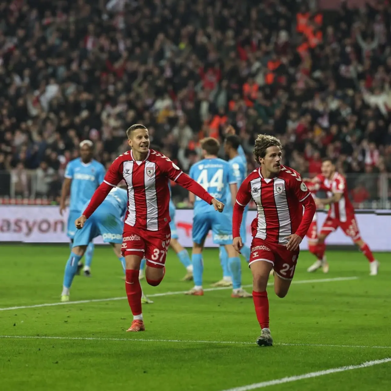 Carlo Holse Kimdir, Nereli, Kaç Yaşında, Hangi Takımlarda Oynadı, Mevkisi ve Piyasa Değeri? 3