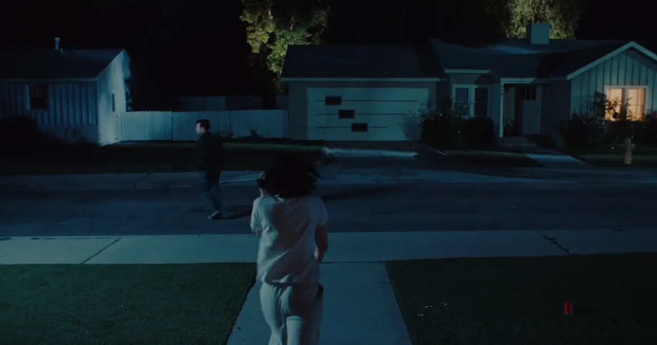 Gracie Abrams’ın “Risk” Şarkısı Kalpleri Fethetti: İşte 10 Milyon İzlenmenin Arkasındaki Hikaye! 6