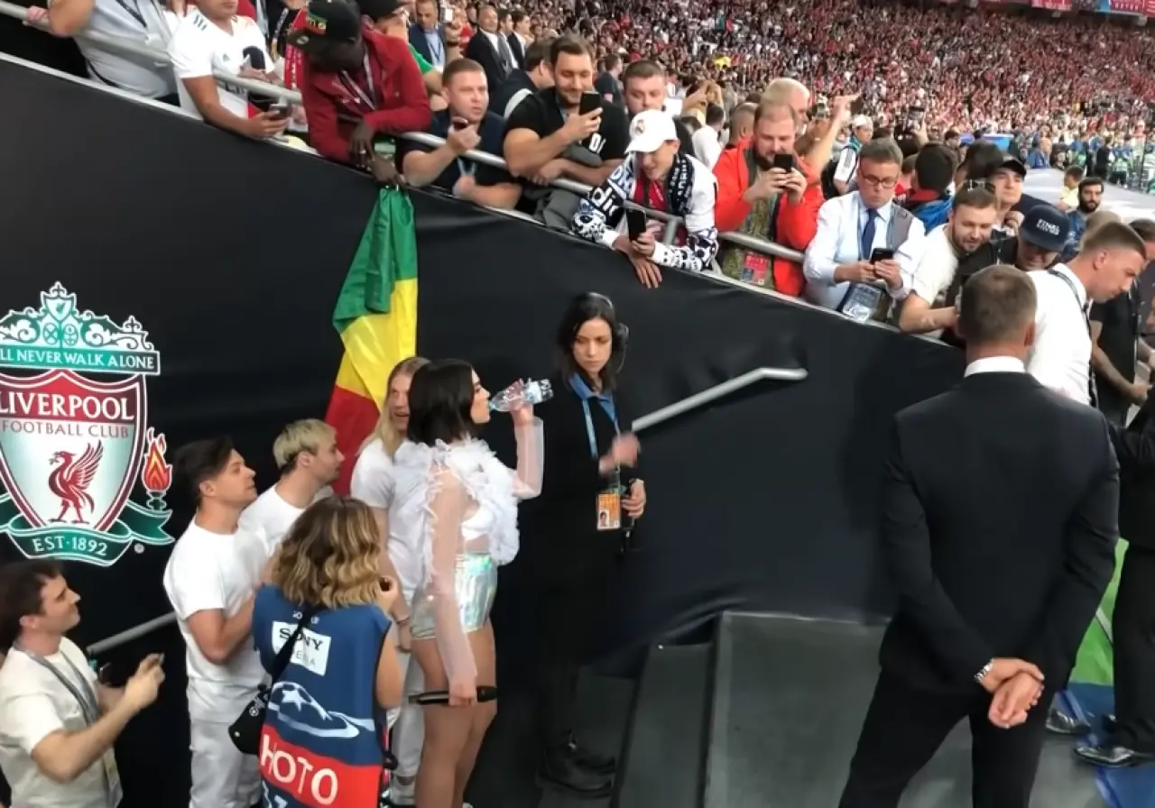 2018 Şampiyonlar Ligi Finalinde Sürpriz Aşk İddiası: Dua Lipa, Asensio'yu Yalanladı ama Ronaldo Detayı Şaşırttı! 4