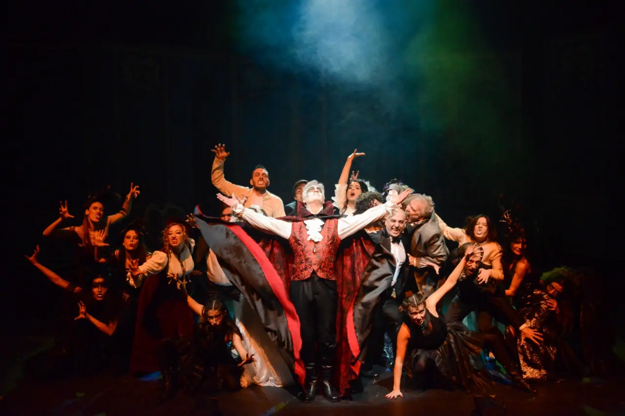 Devlet tiyatrolarında seyirci patlaması: 2 milyon kişi ayakta alkışladı! 2