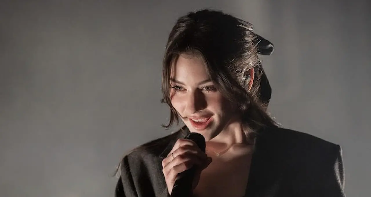 Gracie Abrams'ın 'Close to You' Şarkısını Yedi Yıl Beklediler, Dokuz Aydır Dinliyorlar! 3