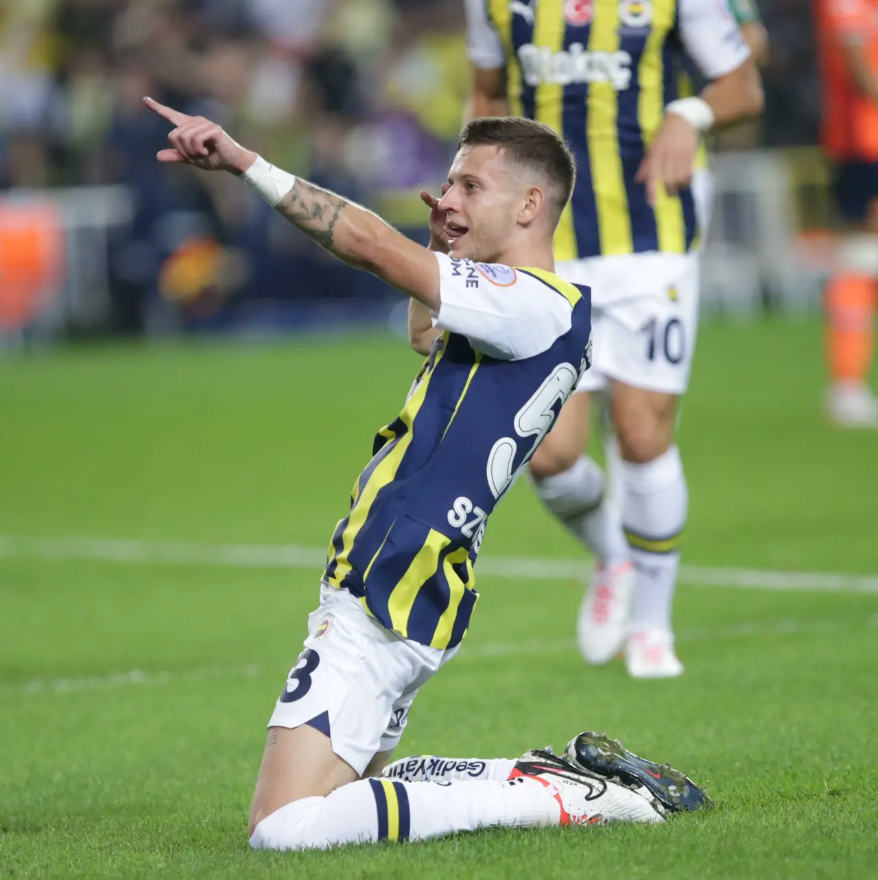 Szymanski İçin Transfer Savaşı Başladı: Fenerbahçe’nin Talebi Dudak Uçuklattı! 2