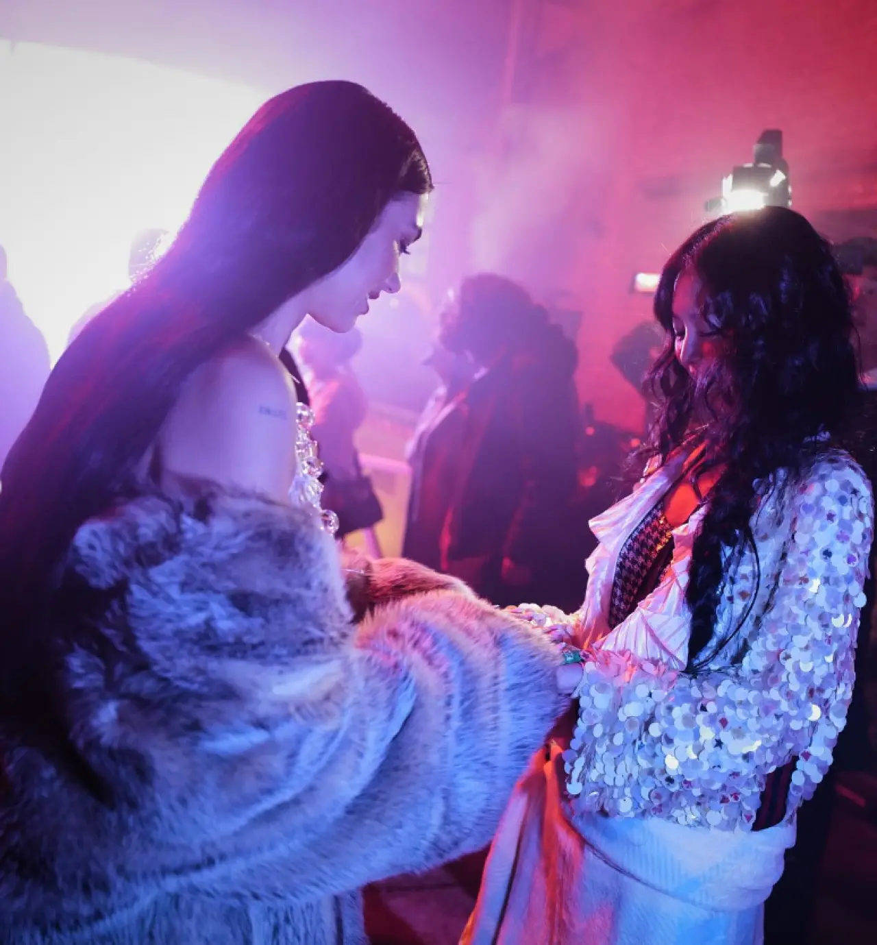 Dua Lipa ve Jennie’den Yıldız Gibi Parlayan Düet: "Handlebars" Klip ve Şarkı Sözleri Yayında! 2