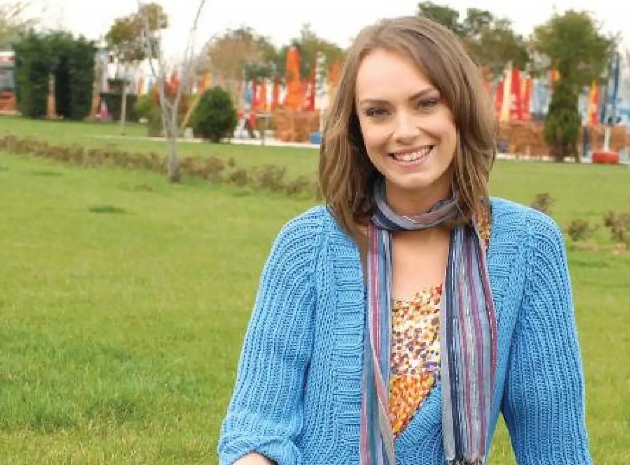 Yeliz Akkaya Kimdir? Aslen Nereli, Kaç Yaşında, Evli mi, Boyu ve Kilosu, Sevgilisi Kim, Kocası Kim? Sarışın Oyuncu Hakkında Her Şey! 5