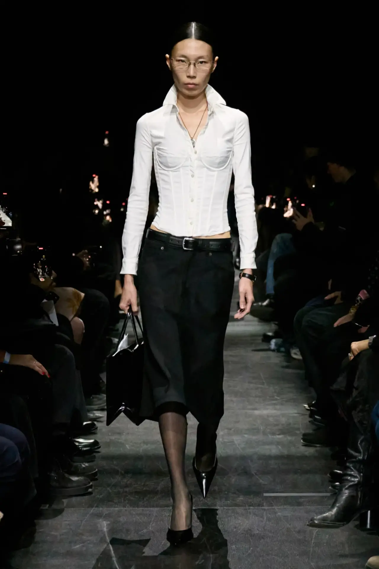 Parizyen Ruh, Modern Siluetler: Paris Moda Haftası 2025-26 Sonbahar/Kış Sezonunun En Çarpıcı Koleksiyonları! 4