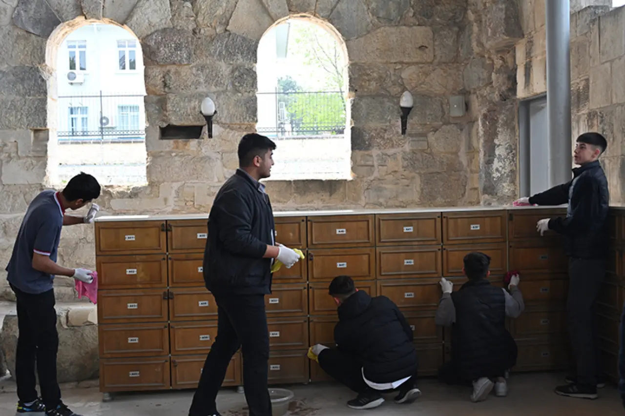 1800 Yıllık Mirası Gençler Ayağa Kaldırdı: Ramazan Bayramı’na Gönüllü Temizlik Desteği 4