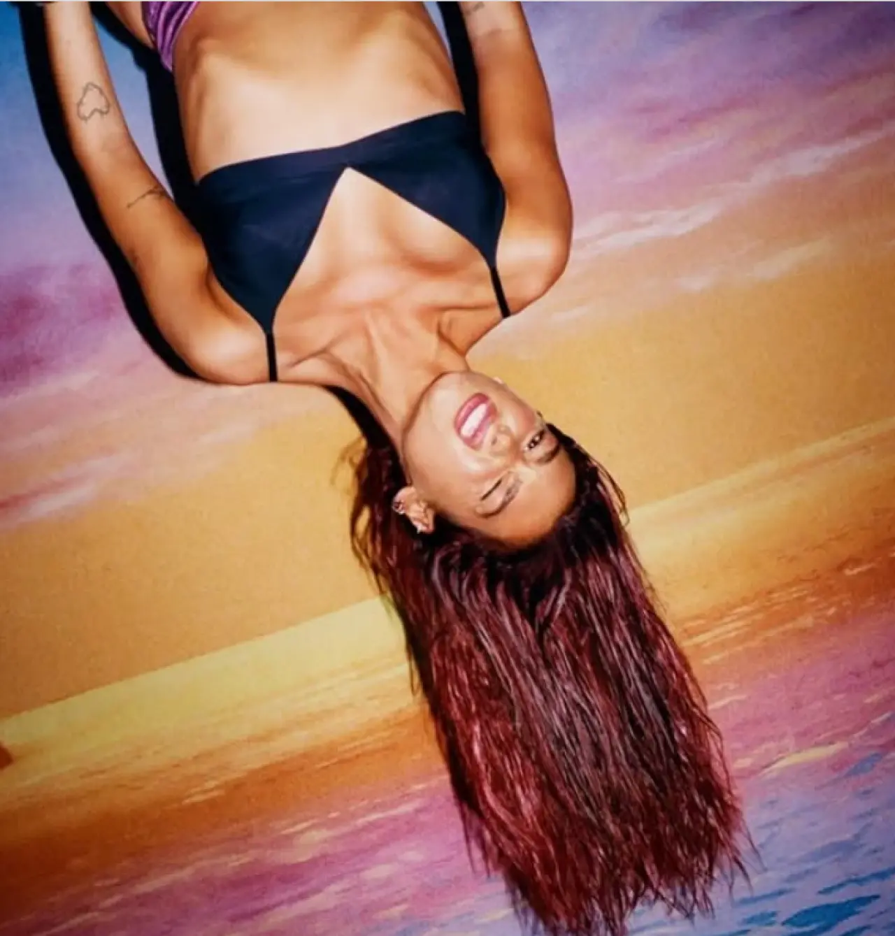 Dua Lipa’nın "Radical Optimism" Albümündeki Şarkıların Gizli Mesajları Ortaya Çıktı! 9