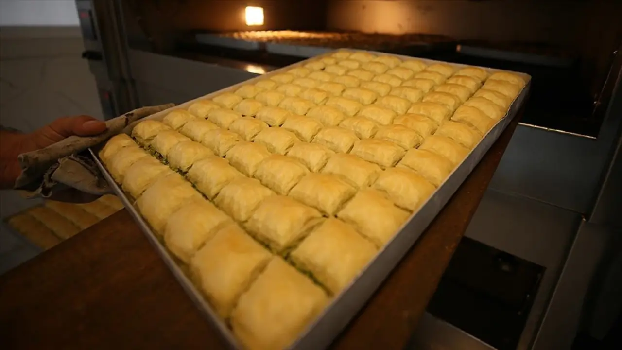 Ramazan Bayramı’na Özel Cevizli Baklava Tarifi! Hanımlar Kaçırmayın! 8