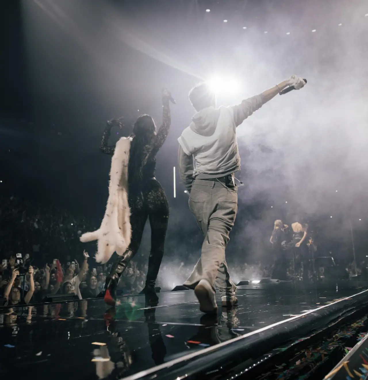 Melbourne Sahnesinde Sürpriz An: Dua Lipa “Rush”ı Troye Sivan’la Söyledi, Bu Konser Tarihe Geçti! 2