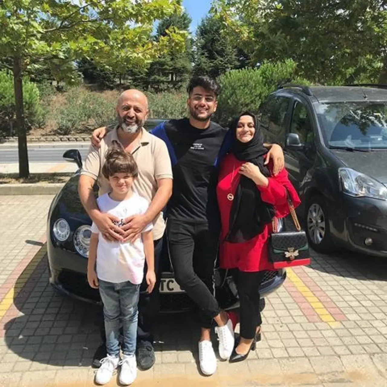 Reynmen'in Annesi Nasibe Aktaş Kimdir? Aslen Nereli, Kaç Yaşında, Alevi Mi? 4