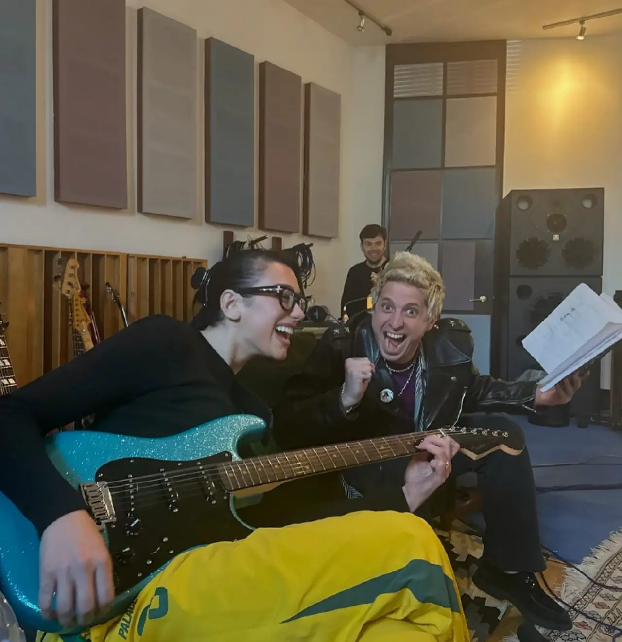 Pop Kraliçesi Geri Dönüyor: Dua Lipa’nın Yeni Albüm Sinyali Heyecan Yarattı! 5