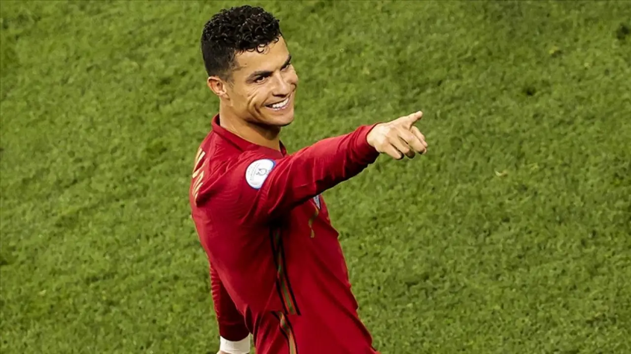 Cristiano Ronaldo 40 Yaşında Yeni Bir Dünya Rekoru Kırdı! Adı Guinness Rekorlar Kitabının Her Köşesinde Yazılı 3