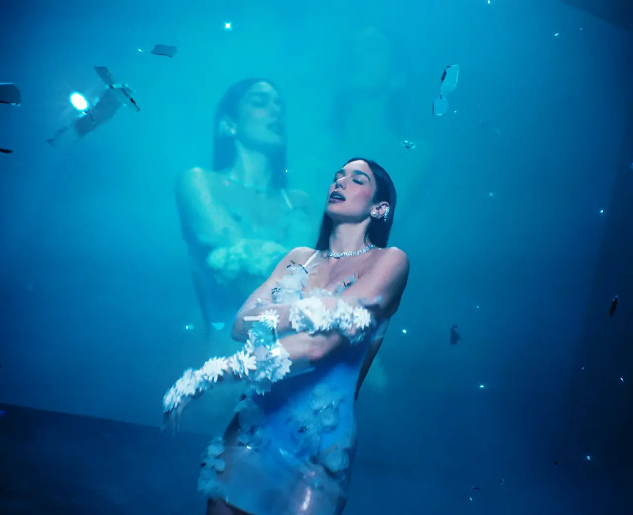 Dua Lipa ve Jennie’den Yıldız Gibi Parlayan Düet: "Handlebars" Klip ve Şarkı Sözleri Yayında! 7