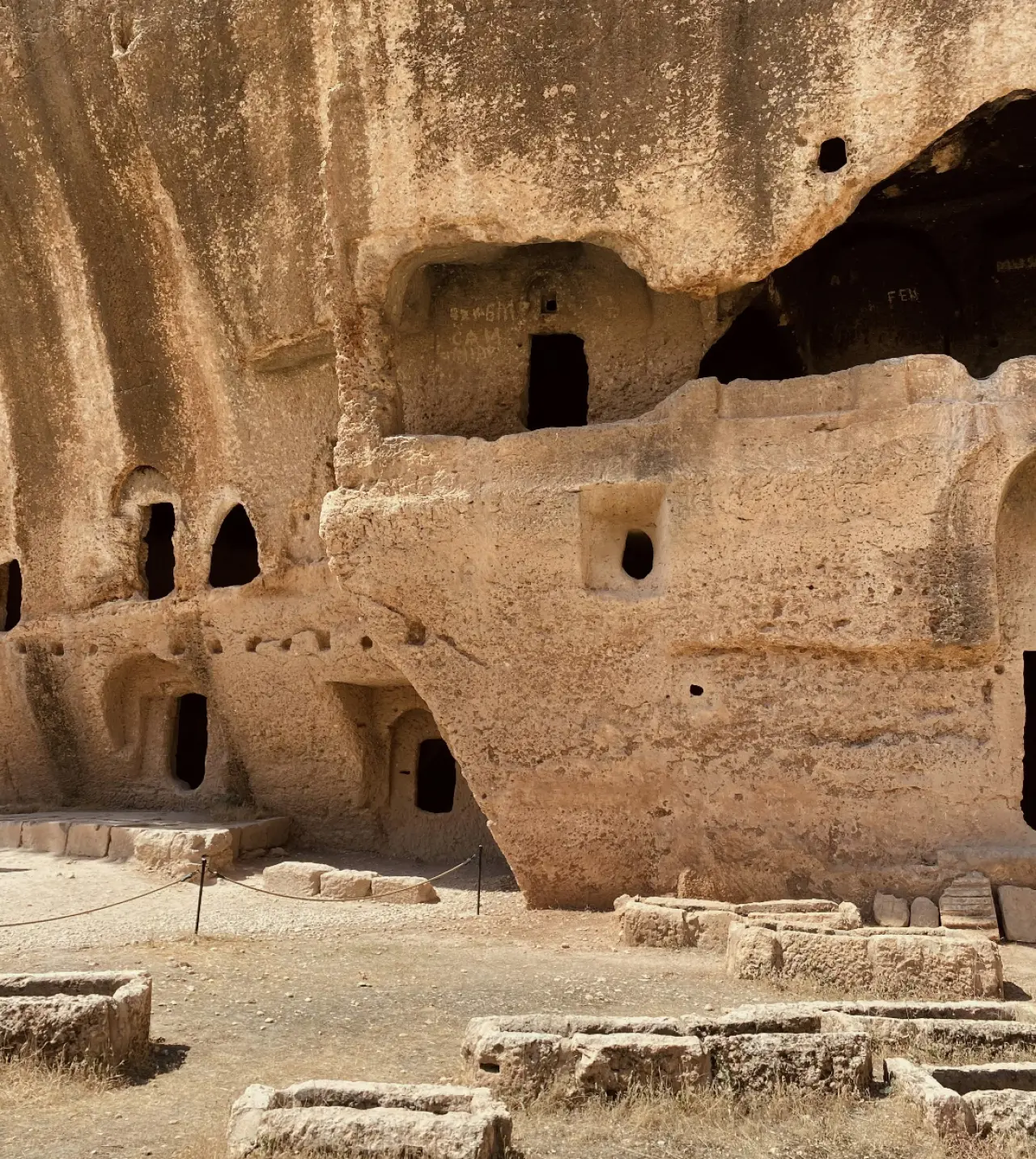 Taş evleri, sokakları ve tarihi mekânlarıyla: Mardin 10