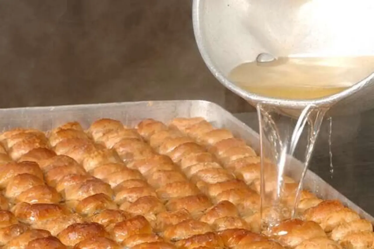 Ramazan Bayramı’na Özel Cevizli Baklava Tarifi! Hanımlar Kaçırmayın! 9