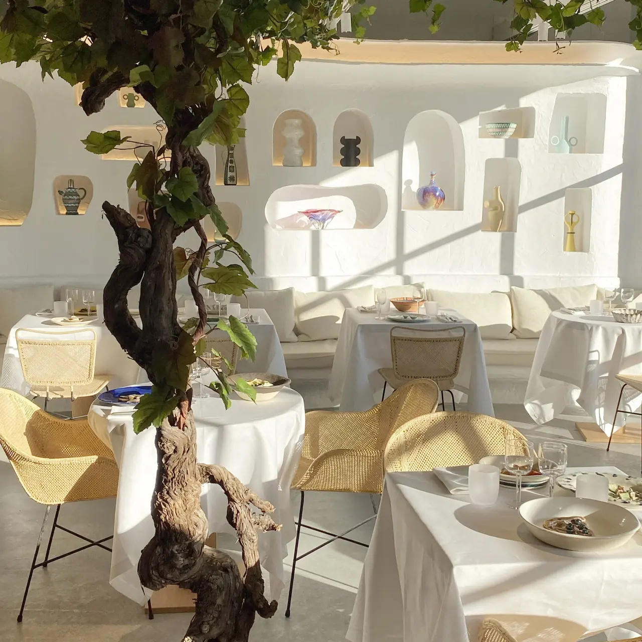 Tiffany, Dior, Gucci: Bu Lüks Kafelerde Kahve İçmek Moda Tutkunlarının Rüyası! 8