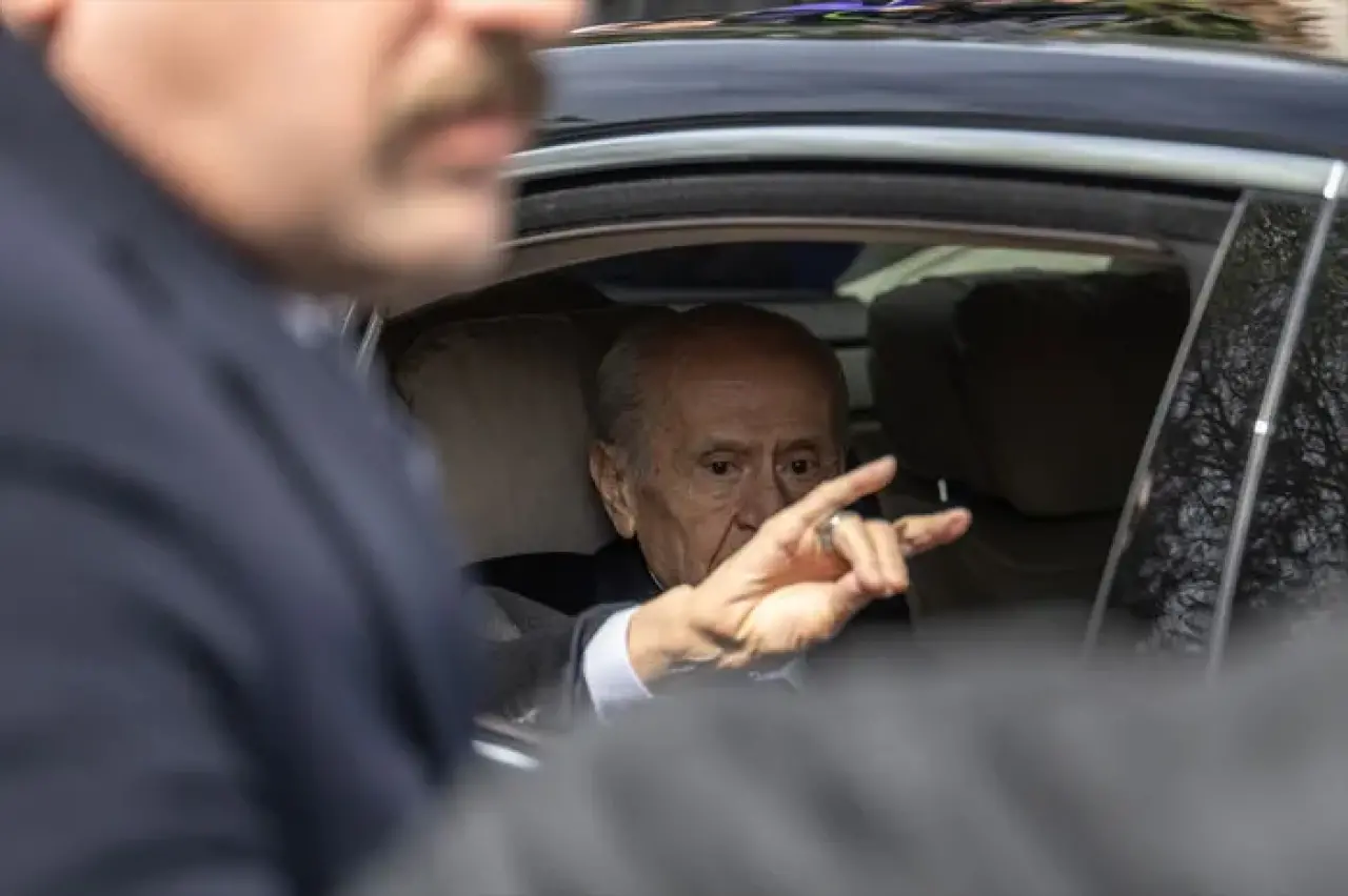 Devlet Bahçeli aylar sonra görüntülendi! Bozkurt selamıyla siyasete net mesaj 6
