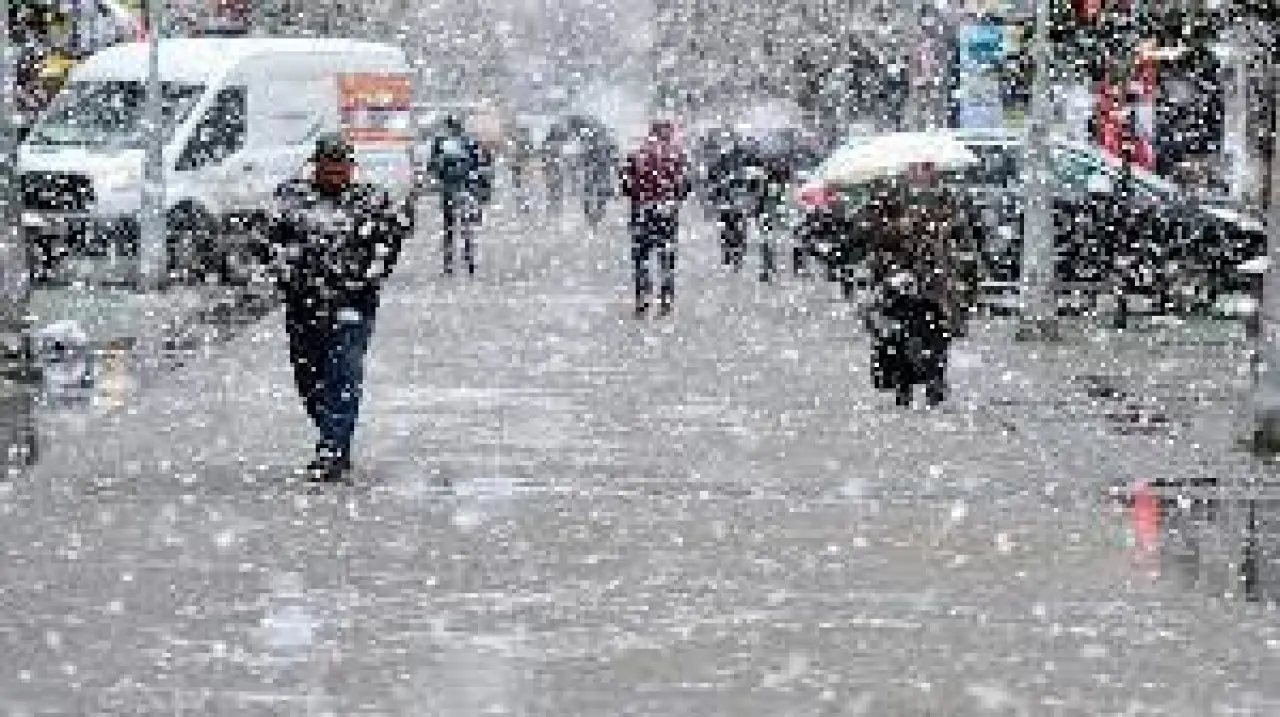 Meteoroloji ve AKOM'dan Peş Peşe Uyarılar: İstanbul’a Kar Yağacak mı? Türkiye Genelinde Hava Durumu Alarmı! 4