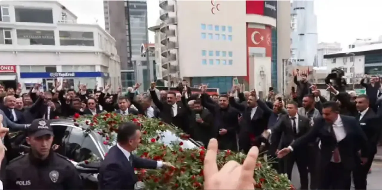 Devlet Bahçeli aylar sonra görüntülendi! Bozkurt selamıyla siyasete net mesaj 5