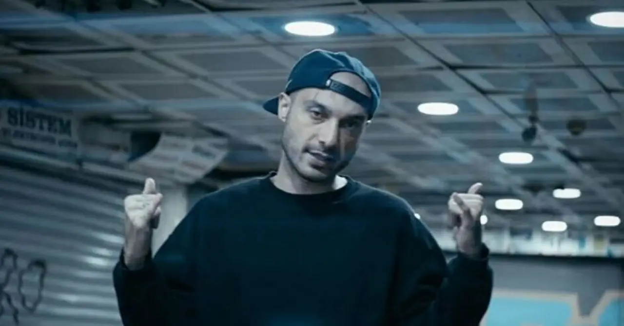 Sansar Salvo Biyografisi? Gerçek Adı, Kaç Yaşında, Babası ve Annesi Kim, Nereli, Sevgilisi ve Hayatı 5