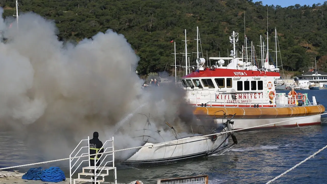 Turizm cenneti Fethiye’de yangın şoku! Tekneler alev alev 1