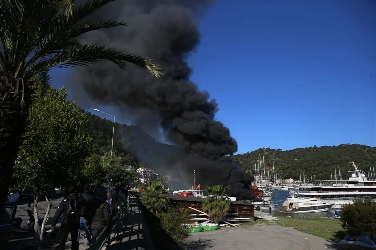 Turizm cenneti Fethiye’de yangın şoku! Tekneler alev alev 2