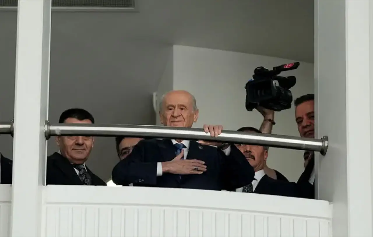 Devlet Bahçeli aylar sonra görüntülendi! Bozkurt selamıyla siyasete net mesaj 1