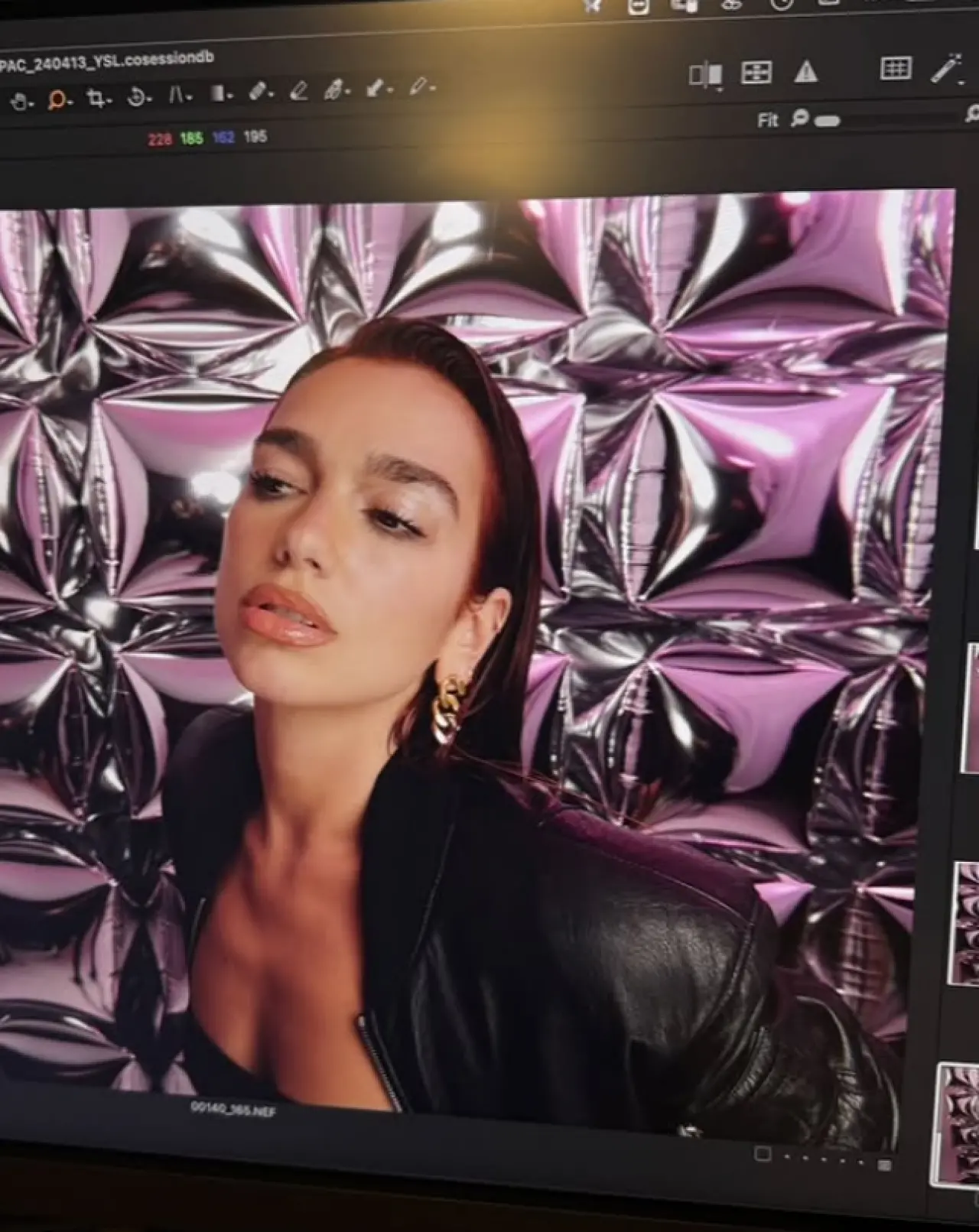 Işıltının Yeni Adı: Dua Lipa YSL Loveshine Lansmanında Göz Kamaştırdı! 1