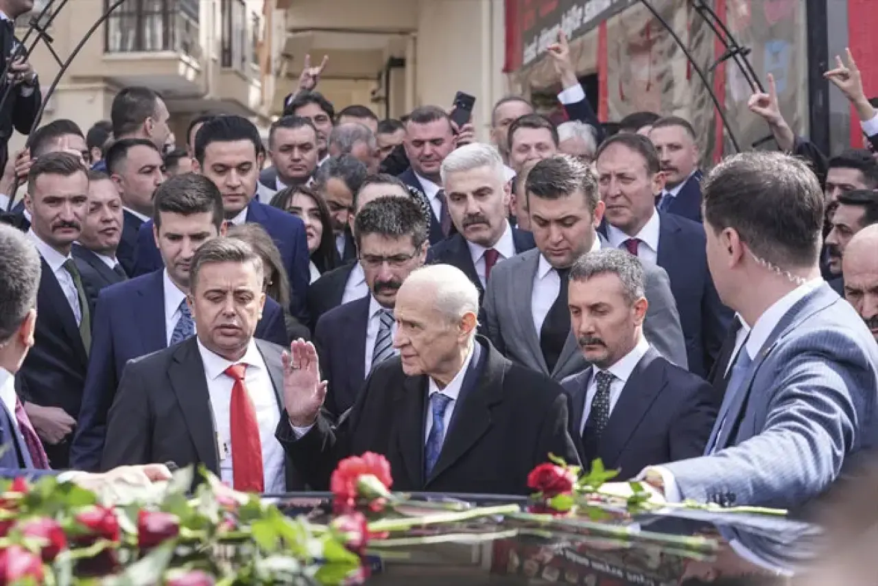 Devlet Bahçeli aylar sonra görüntülendi! Bozkurt selamıyla siyasete net mesaj 3