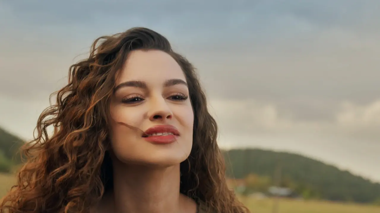 Su Burcu Yazgı Coşkun'dan Mest Eden Selfie Paylaşımı! Sosyal Medyada Beğeni Yağmuru 5