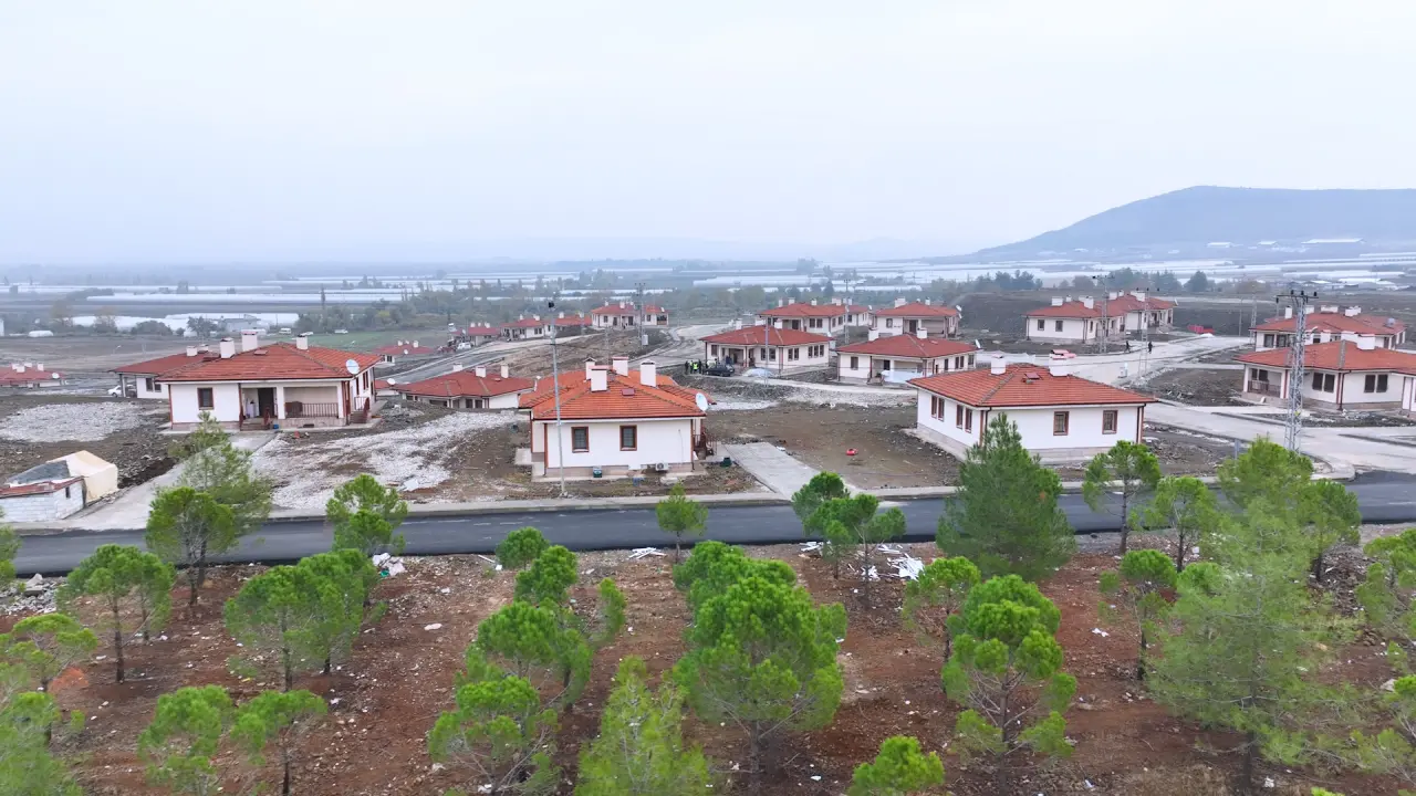 Kahramanmaraş’ta yeni hayat başladı: Köy evlerini gören hayran kalıyor! 4