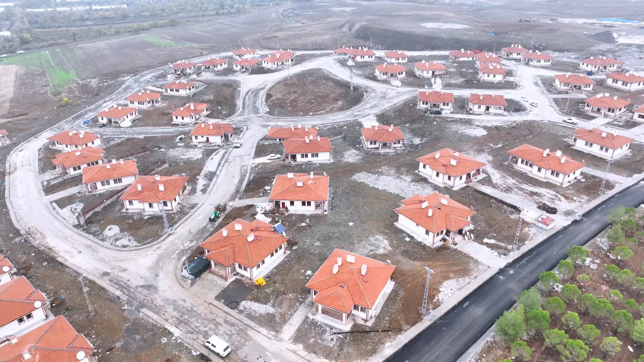 Kahramanmaraş’ta yeni hayat başladı: Köy evlerini gören hayran kalıyor! 3