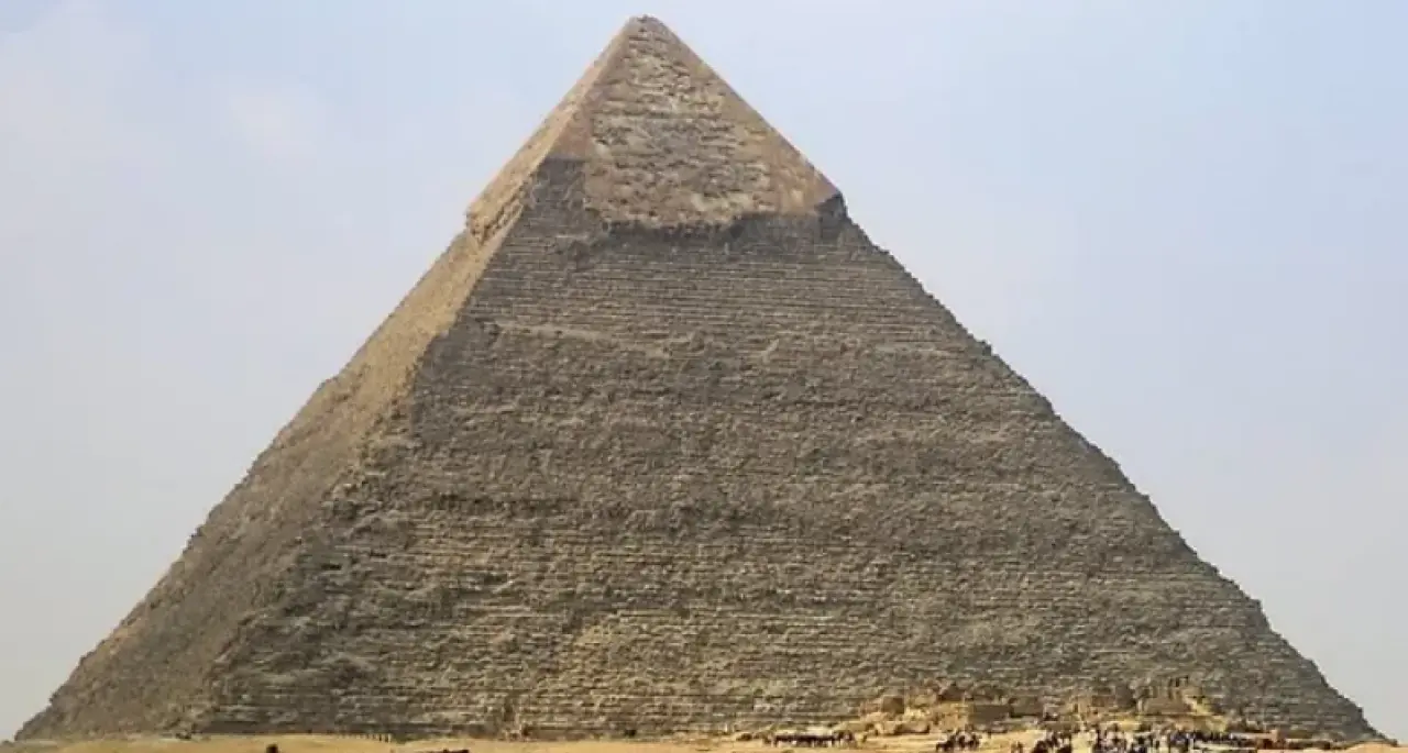 Piramitlerin Altında Gizli Bir Kapı Bulundu! Peki Nereye Açılıyor? 3