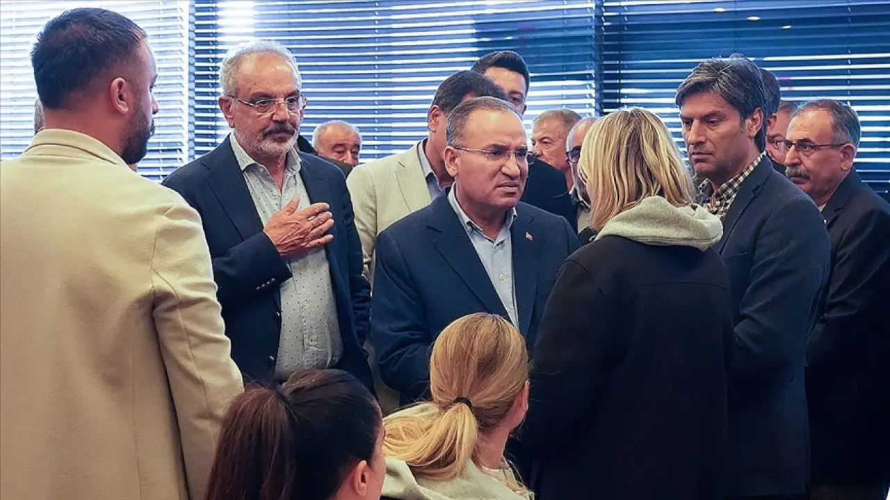 Bekir Bozdağ'dan Sırrı Süreyya Önder'e Şifa Ziyareti! TBMM'de Dayanışma Mesajı 1