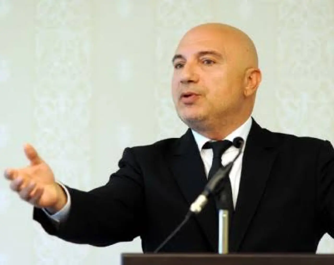 Hakan Bilal Kutlualp Kimdir? Serveti, Kaç Yaşında, Nereli, Evli Mi, Evli Mi, Eşi Kim? Ailesi ve Hayatına Dair Her Şey! 4