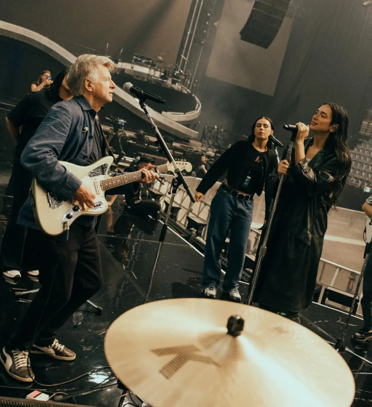 Dua Lipa'nın Radical Optimism Turnesi Avustralya’da Sonlandı: Sürpriz Konuklar, Göz Kamaştıran Kostümler ve Dev Final! 2